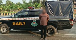 হাটহাজারীতে র‌্যাবের অভিযানে ধর্ষণ মামলার প্রধান আসামি গ্রেপ্তার