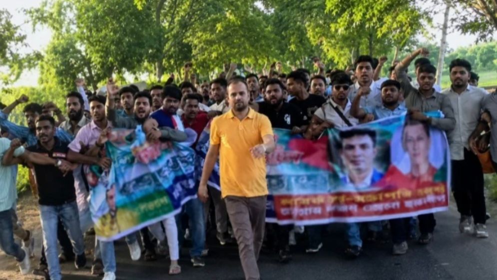 আনোয়ারায় ঝটিকা মিছিল, সাবেক ভূমিমন্ত্রীর পিএসসহ আসামি ৭৮