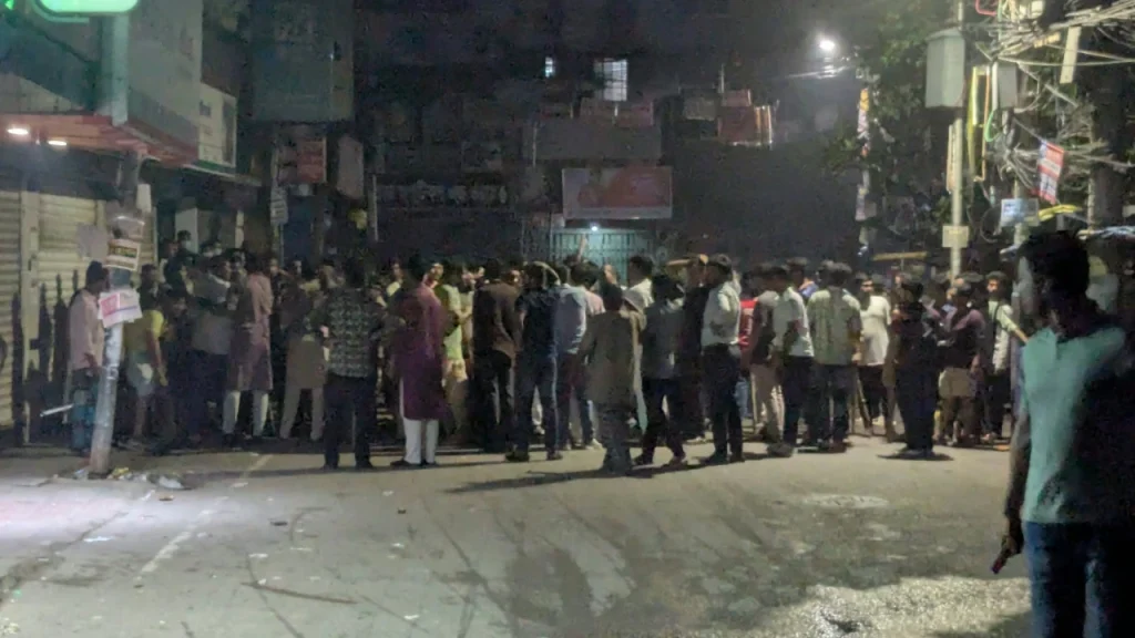 ঢাকা কলেজের শিক্ষার্থীদের সঙ্গে উত্তেজনা